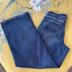 AE Curvy Super High-Waisted Baggy Wide Leg Jean